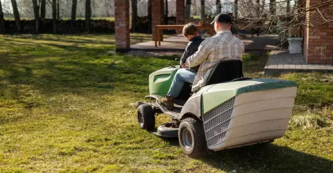 Tratores Corta Relvas: Potência e Eficiência para Grandes Jardins