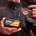 Berbequim a Bateria XR 18V McLaren x Dewalt c/ 2 Baterias e Mala de Transporte