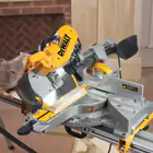 Serra de Esquadria Telescópica Dewalt 1675W