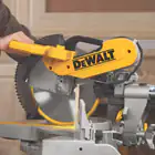 Serra de Esquadria Telescópica Dewalt 1675W