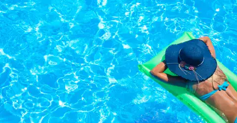 ¡Sumérgete en el verano: elige la piscina ideal para tu espacio!